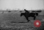 Immagine di Gli ufficiali di cavalleria Roma Italia, 1929, secondo 28 filmato di repertorio 65675043268