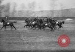 Standbild amerikanischen Kavallerie Offiziere Rom Italien, 1929, aus Sekunde 19 historischem Filmmaterial Videoclip 65675043269