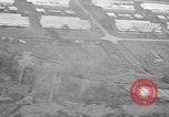 Immagine di B-24 kamikaze attaccano le raffinerie di petrolio e impianti di deposito Labuan Isola Borneo, 1944, secondo 27 filmato di repertorio 65675043293