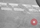Immagine di B-24 kamikaze attaccano le raffinerie di petrolio e impianti di deposito Labuan Isola Borneo, 1944, secondo 28 filmato di repertorio 65675043293