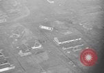 Immagine di B-24 kamikaze attaccano le raffinerie di petrolio e impianti di deposito Labuan Isola Borneo, 1944, secondo 30 filmato di repertorio 65675043293
