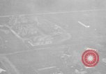 Immagine di B-24 kamikaze attaccano le raffinerie di petrolio e impianti di deposito Labuan Isola Borneo, 1944, secondo 31 filmato di repertorio 65675043293