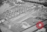 Immagine di B-24 kamikaze attaccano le raffinerie di petrolio e impianti di deposito Labuan Isola Borneo, 1944, secondo 45 filmato di repertorio 65675043293