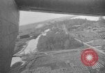 Immagine di B-24 kamikaze attaccano le raffinerie di petrolio e impianti di deposito Labuan Isola Borneo, 1944, secondo 55 filmato di repertorio 65675043293