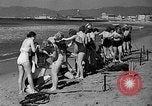 Standbild Hausgemachte Tauchanzug Venice Beach Los Angeles California USA, 1935, aus Sekunde 12 historischem Filmmaterial Videoclip 65675043334