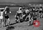 Standbild Hausgemachte Tauchanzug Venice Beach Los Angeles California USA, 1935, aus Sekunde 15 historischem Filmmaterial Videoclip 65675043334