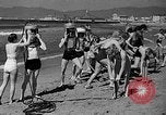 Standbild Hausgemachte Tauchanzug Venice Beach Los Angeles California USA, 1935, aus Sekunde 16 historischem Filmmaterial Videoclip 65675043334