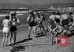 Standbild Hausgemachte Tauchanzug Venice Beach Los Angeles California USA, 1935, aus Sekunde 17 historischem Filmmaterial Videoclip 65675043334