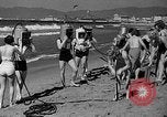Standbild Hausgemachte Tauchanzug Venice Beach Los Angeles California USA, 1935, aus Sekunde 18 historischem Filmmaterial Videoclip 65675043334