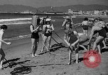 Standbild Hausgemachte Tauchanzug Venice Beach Los Angeles California USA, 1935, aus Sekunde 20 historischem Filmmaterial Videoclip 65675043334