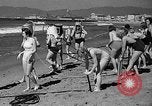 Standbild Hausgemachte Tauchanzug Venice Beach Los Angeles California USA, 1935, aus Sekunde 23 historischem Filmmaterial Videoclip 65675043334