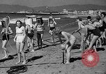 Standbild Hausgemachte Tauchanzug Venice Beach Los Angeles California USA, 1935, aus Sekunde 24 historischem Filmmaterial Videoclip 65675043334