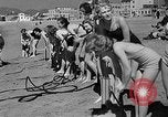 Standbild Hausgemachte Tauchanzug Venice Beach Los Angeles California USA, 1935, aus Sekunde 28 historischem Filmmaterial Videoclip 65675043334