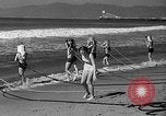 Standbild Hausgemachte Tauchanzug Venice Beach Los Angeles California USA, 1935, aus Sekunde 29 historischem Filmmaterial Videoclip 65675043334