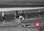 Standbild Hausgemachte Tauchanzug Venice Beach Los Angeles California USA, 1935, aus Sekunde 30 historischem Filmmaterial Videoclip 65675043334