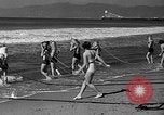 Standbild Hausgemachte Tauchanzug Venice Beach Los Angeles California USA, 1935, aus Sekunde 31 historischem Filmmaterial Videoclip 65675043334