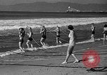 Standbild Hausgemachte Tauchanzug Venice Beach Los Angeles California USA, 1935, aus Sekunde 32 historischem Filmmaterial Videoclip 65675043334