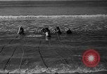 Standbild Hausgemachte Tauchanzug Venice Beach Los Angeles California USA, 1935, aus Sekunde 36 historischem Filmmaterial Videoclip 65675043334