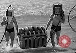 Standbild Hausgemachte Tauchanzug Venice Beach Los Angeles California USA, 1935, aus Sekunde 59 historischem Filmmaterial Videoclip 65675043334