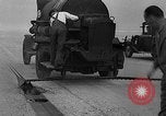 Standbild Sir Malcolm Campbell Daytona Beach Florida USA, 1935, aus Sekunde 22 historischem Filmmaterial Videoclip 65675043335