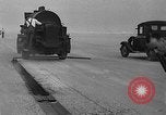 Standbild Sir Malcolm Campbell Daytona Beach Florida USA, 1935, aus Sekunde 26 historischem Filmmaterial Videoclip 65675043335