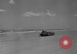 Standbild Sir Malcolm Campbell Daytona Beach Florida USA, 1935, aus Sekunde 57 historischem Filmmaterial Videoclip 65675043335