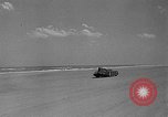 Standbild Sir Malcolm Campbell Daytona Beach Florida USA, 1935, aus Sekunde 58 historischem Filmmaterial Videoclip 65675043335