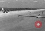 Standbild Sir Malcolm Campbell Daytona Beach Florida USA, 1935, aus Sekunde 61 historischem Filmmaterial Videoclip 65675043335