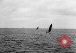 Image pêcheurs chinois rouge Détroit de Taiwan, 1967, de la seconde 4 séquences d'archives historiques vidéo 65675043341