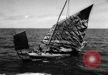 Image pêcheurs chinois rouge Détroit de Taiwan, 1967, de la seconde 11 séquences d'archives historiques vidéo 65675043341