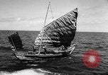 Image pêcheurs chinois rouge Détroit de Taiwan, 1967, de la seconde 12 séquences d'archives historiques vidéo 65675043341