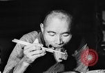 Image pêcheurs chinois rouge Détroit de Taiwan, 1967, de la seconde 33 séquences d'archives historiques vidéo 65675043341