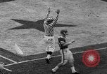 Immagine di 1967 Coppa senior del gioco del calcio Mobile Alabama USA, 1967, secondo 62 filmato di repertorio 65675043344