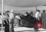Standbild Sir Malcolm Campbell Bonneville Salt Flats Utah USA, 1935, aus Sekunde 15 historischem Filmmaterial Videoclip 65675043345