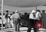 Standbild Sir Malcolm Campbell Bonneville Salt Flats Utah USA, 1935, aus Sekunde 17 historischem Filmmaterial Videoclip 65675043345