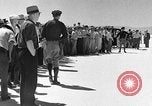 Standbild Sir Malcolm Campbell Bonneville Salt Flats Utah USA, 1935, aus Sekunde 19 historischem Filmmaterial Videoclip 65675043345