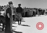 Standbild Sir Malcolm Campbell Bonneville Salt Flats Utah USA, 1935, aus Sekunde 20 historischem Filmmaterial Videoclip 65675043345