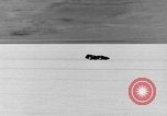 Standbild Sir Malcolm Campbell Bonneville Salt Flats Utah USA, 1935, aus Sekunde 37 historischem Filmmaterial Videoclip 65675043345