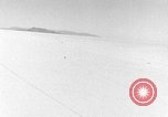 Standbild Sir Malcolm Campbell Bonneville Salt Flats Utah USA, 1935, aus Sekunde 44 historischem Filmmaterial Videoclip 65675043345