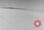 Standbild Sir Malcolm Campbell Bonneville Salt Flats Utah USA, 1935, aus Sekunde 45 historischem Filmmaterial Videoclip 65675043345