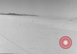 Standbild Sir Malcolm Campbell Bonneville Salt Flats Utah USA, 1935, aus Sekunde 47 historischem Filmmaterial Videoclip 65675043345