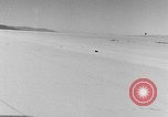 Standbild Sir Malcolm Campbell Bonneville Salt Flats Utah USA, 1935, aus Sekunde 51 historischem Filmmaterial Videoclip 65675043345