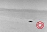Standbild Sir Malcolm Campbell Bonneville Salt Flats Utah USA, 1935, aus Sekunde 56 historischem Filmmaterial Videoclip 65675043345