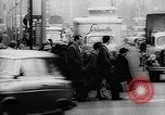 Immagine di La ricostruzione e la prosperità a Berlino ovest mentre Berlino est struggl Berlino Germania, 1958, secondo 11 filmato di repertorio 65675043357