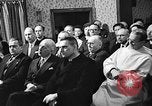 Immagine di Il Reverendo George Pire Belgio, 1958, secondo 11 filmato di repertorio 65675043359