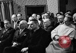 Immagine di Il Reverendo George Pire Belgio, 1958, secondo 12 filmato di repertorio 65675043359