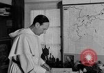 Immagine di Il Reverendo George Pire Belgio, 1958, secondo 26 filmato di repertorio 65675043359