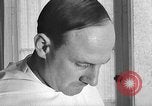 Immagine di Il Reverendo George Pire Belgio, 1958, secondo 27 filmato di repertorio 65675043359