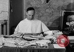 Immagine di Il Reverendo George Pire Belgio, 1958, secondo 31 filmato di repertorio 65675043359