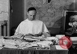 Immagine di Il Reverendo George Pire Belgio, 1958, secondo 34 filmato di repertorio 65675043359